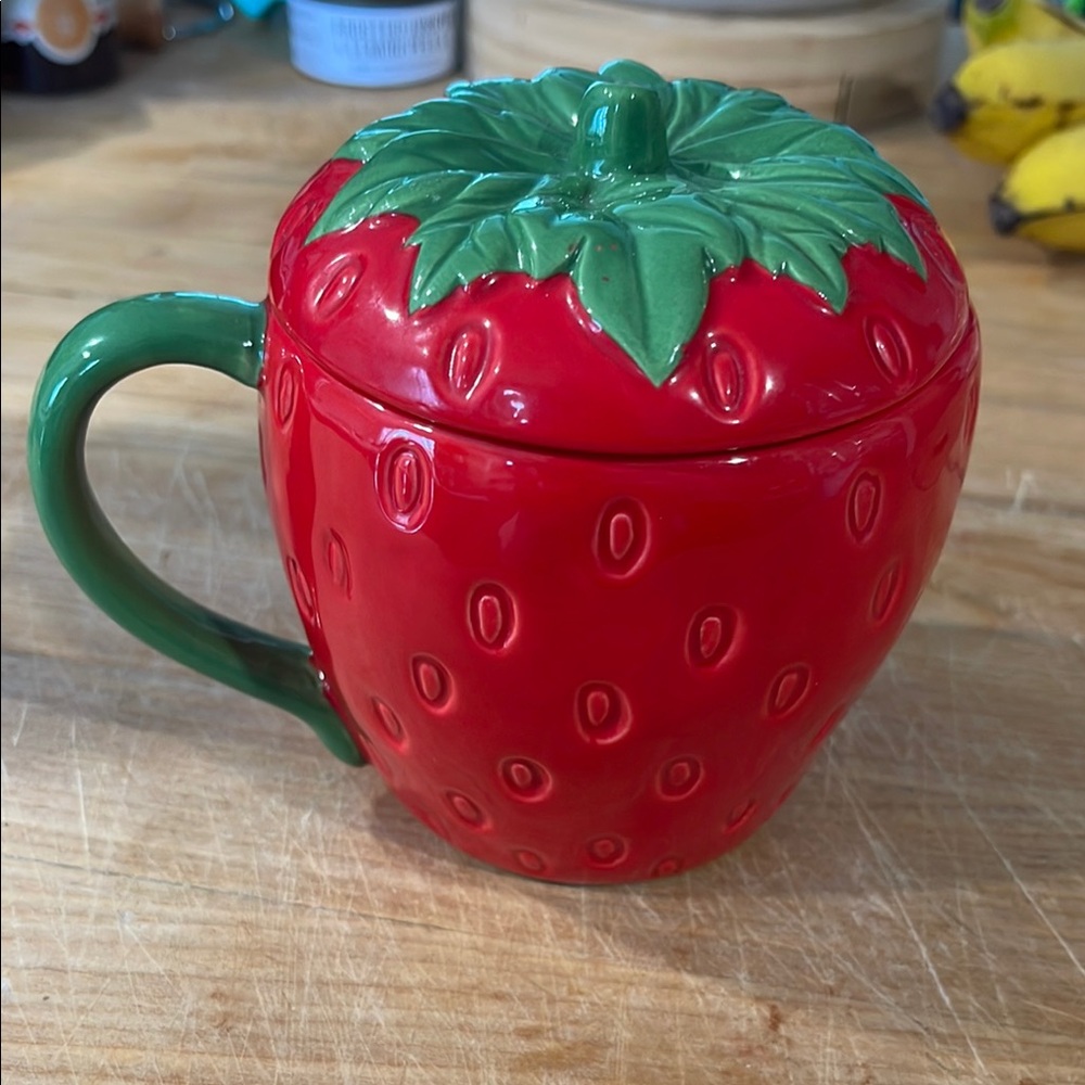 Strawberry Shaped Mug with Lid